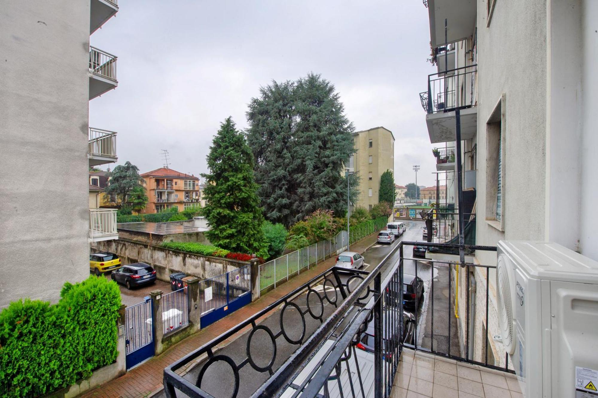 Alesa Apartament Верчели Екстериор снимка